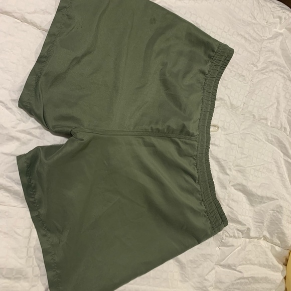 Sperry swim suit trunks large, fit more like a XL. - Picture 2 of 3